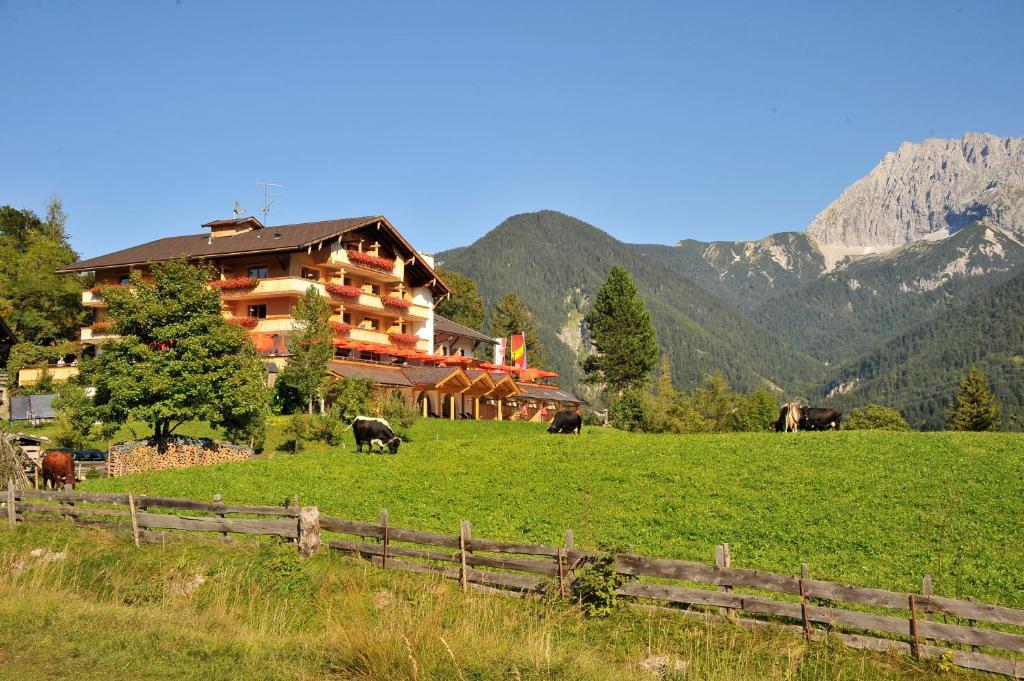 Groebl-alm Hotel